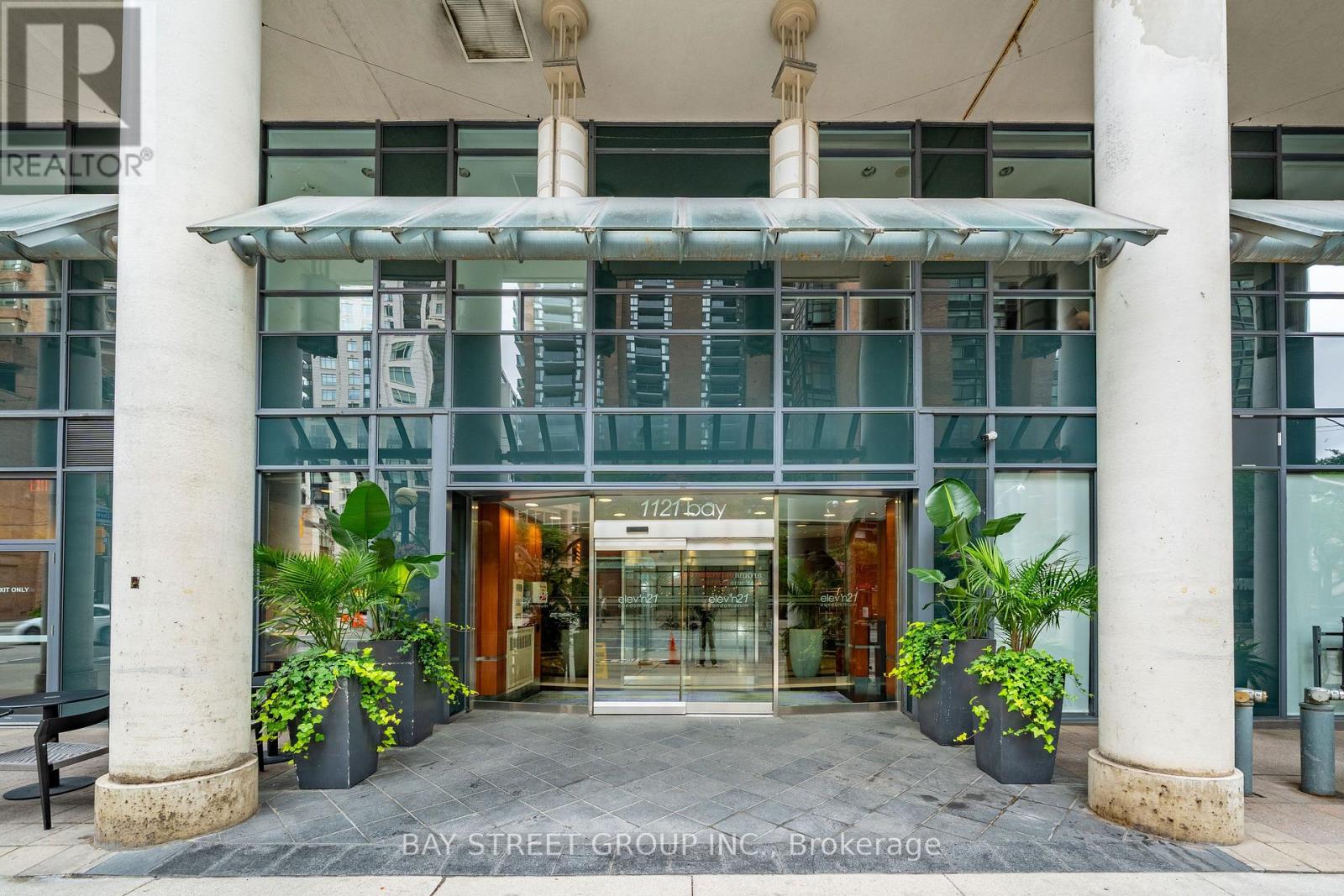 #805 1121 BAY STREET - 35