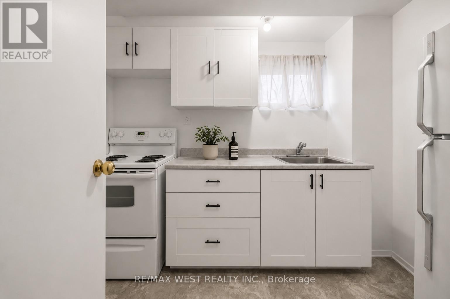 62 LITTLELEAF DRIVE - 13