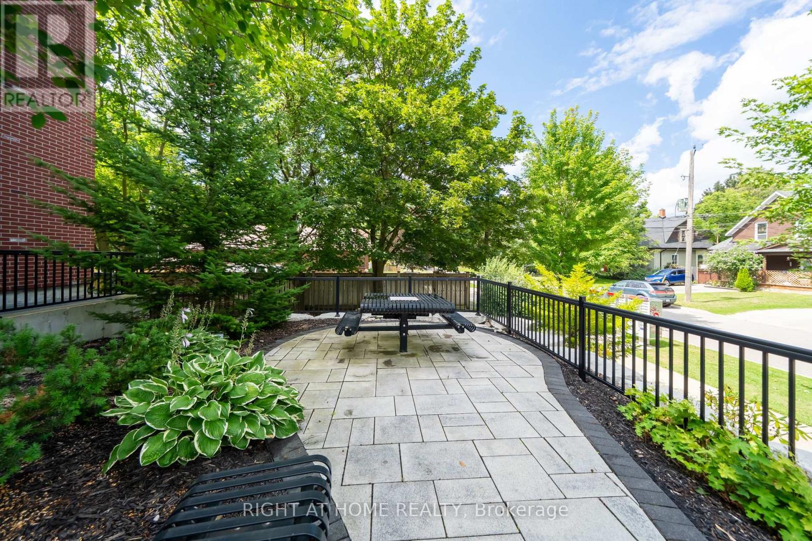 #304 157 WELLINGTON STREET E - 31