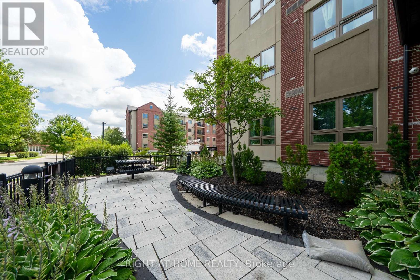 #304 157 WELLINGTON STREET E - 5
