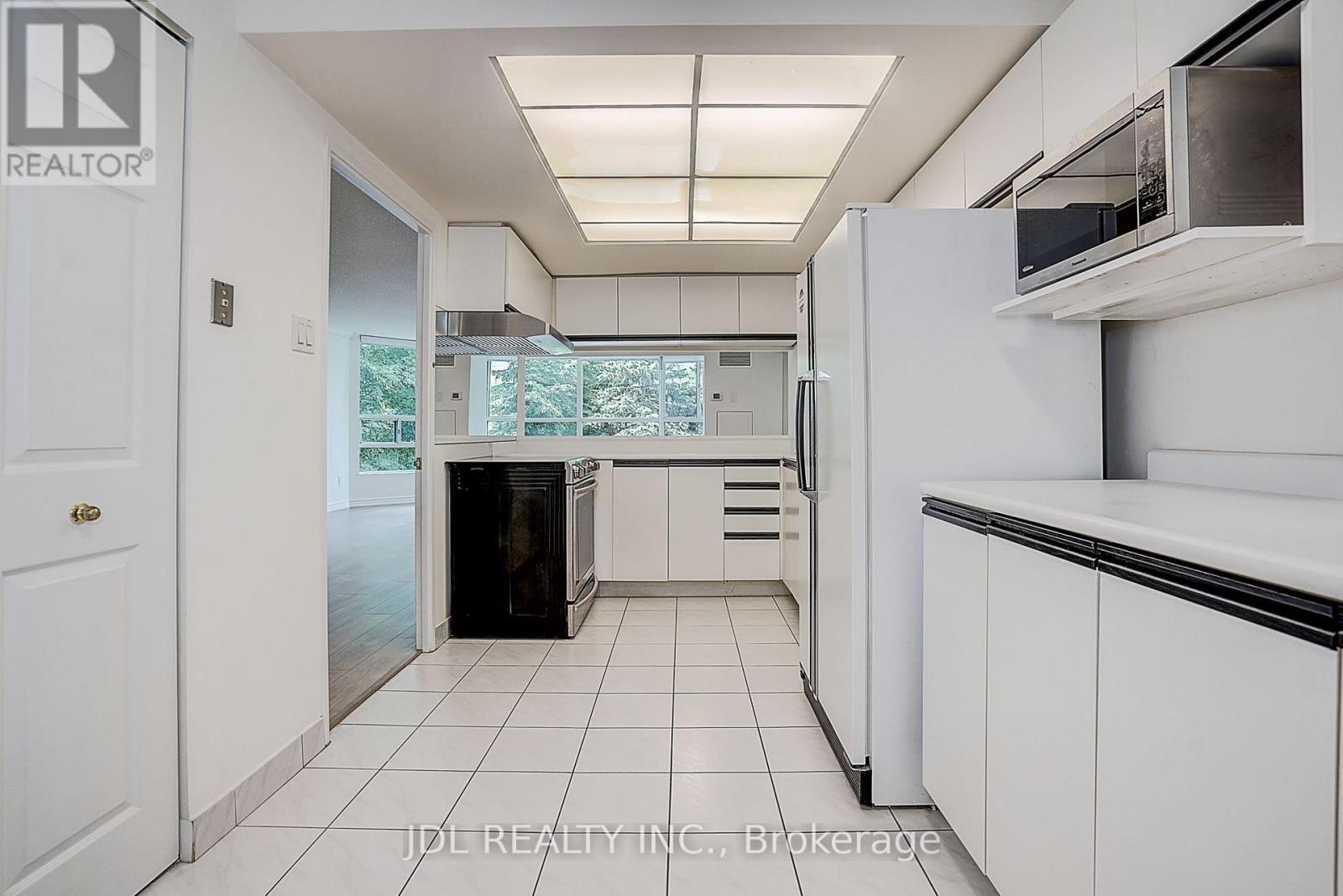 #219 7825 BAYVIEW AVENUE - 21