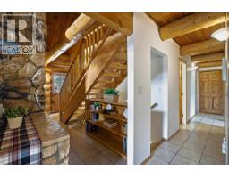 Enclosed porch - 4122 Wildwood Road, Williams Lake, BC V2G4Z7 Photo 9
