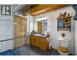 Enclosed porch - 4122 Wildwood Road, Williams Lake, BC V2G4Z7 Photo 10