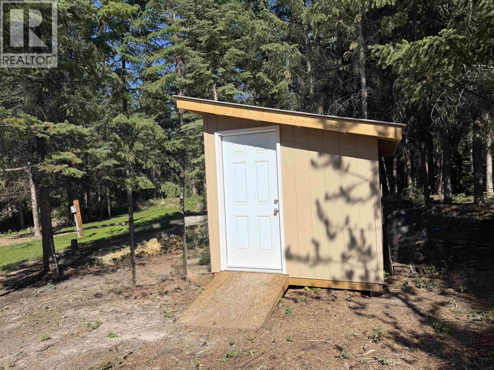 22732 PITKA ROAD, Fort Fraser