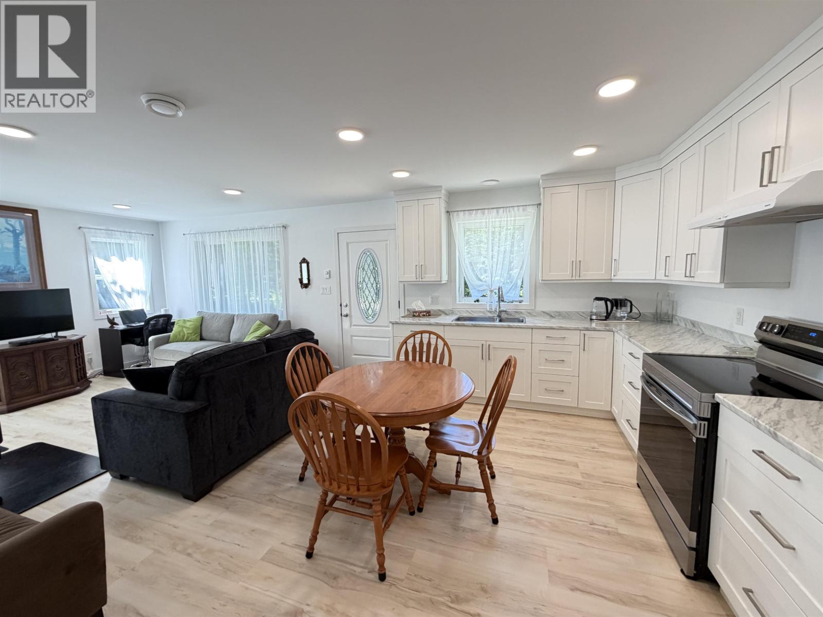 22732 PITKA ROAD, Fort Fraser