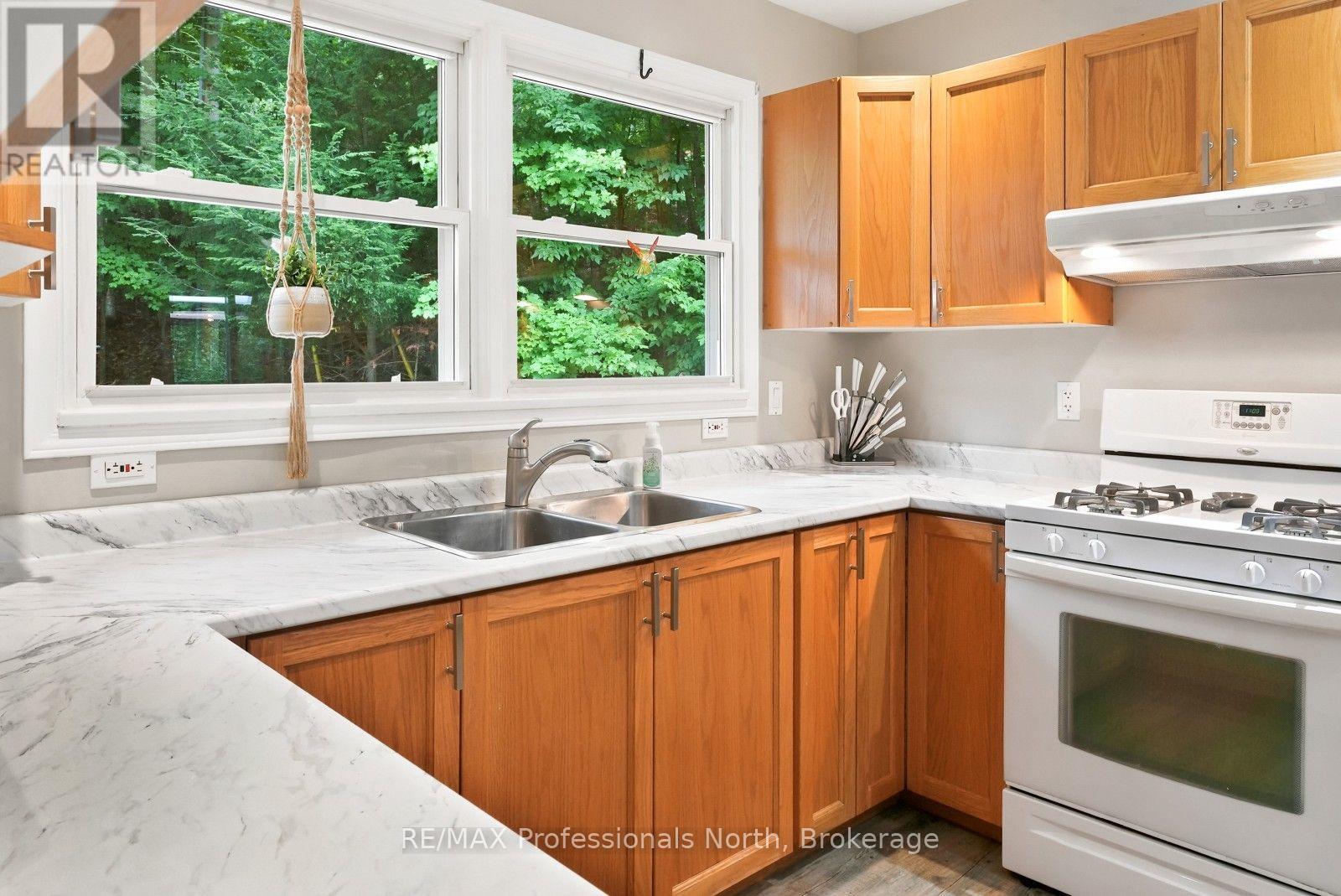 202 SUNNYSIDE STREET - Image 11