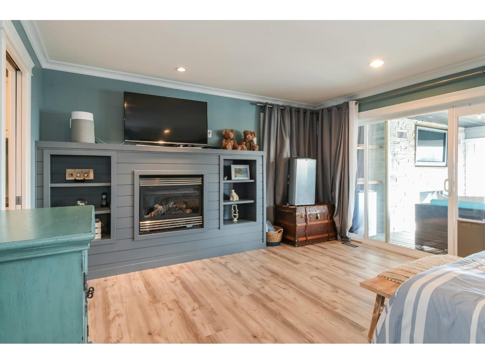 15587 SEMIAHMOO AVENUE, White Rock