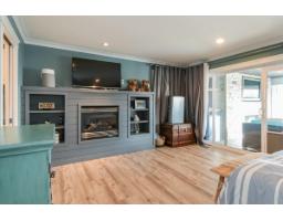 15587 Semiahmoo Avenue, White Rock, BC V4B1V3 Photo 14