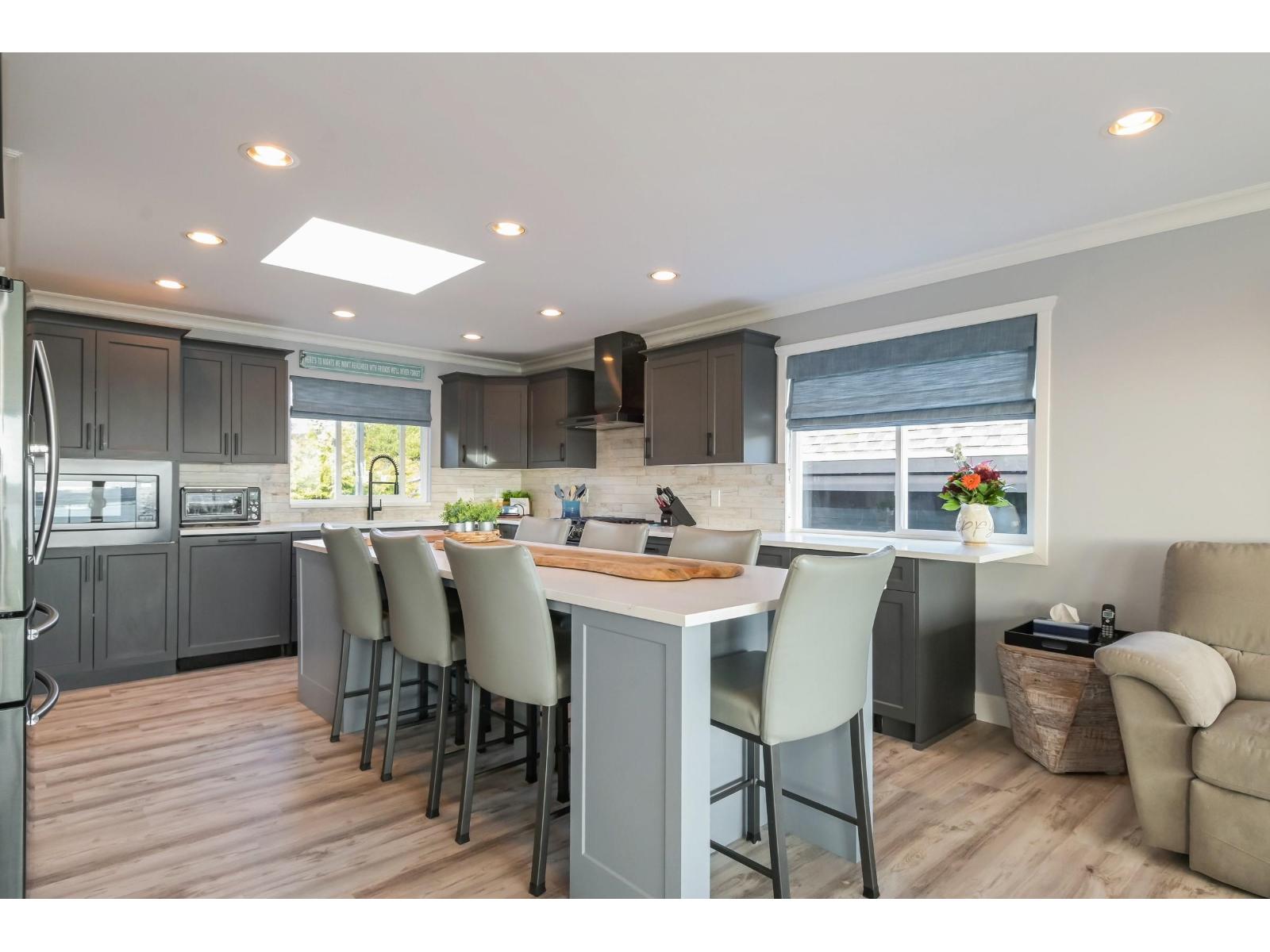 15587 SEMIAHMOO AVENUE, White Rock