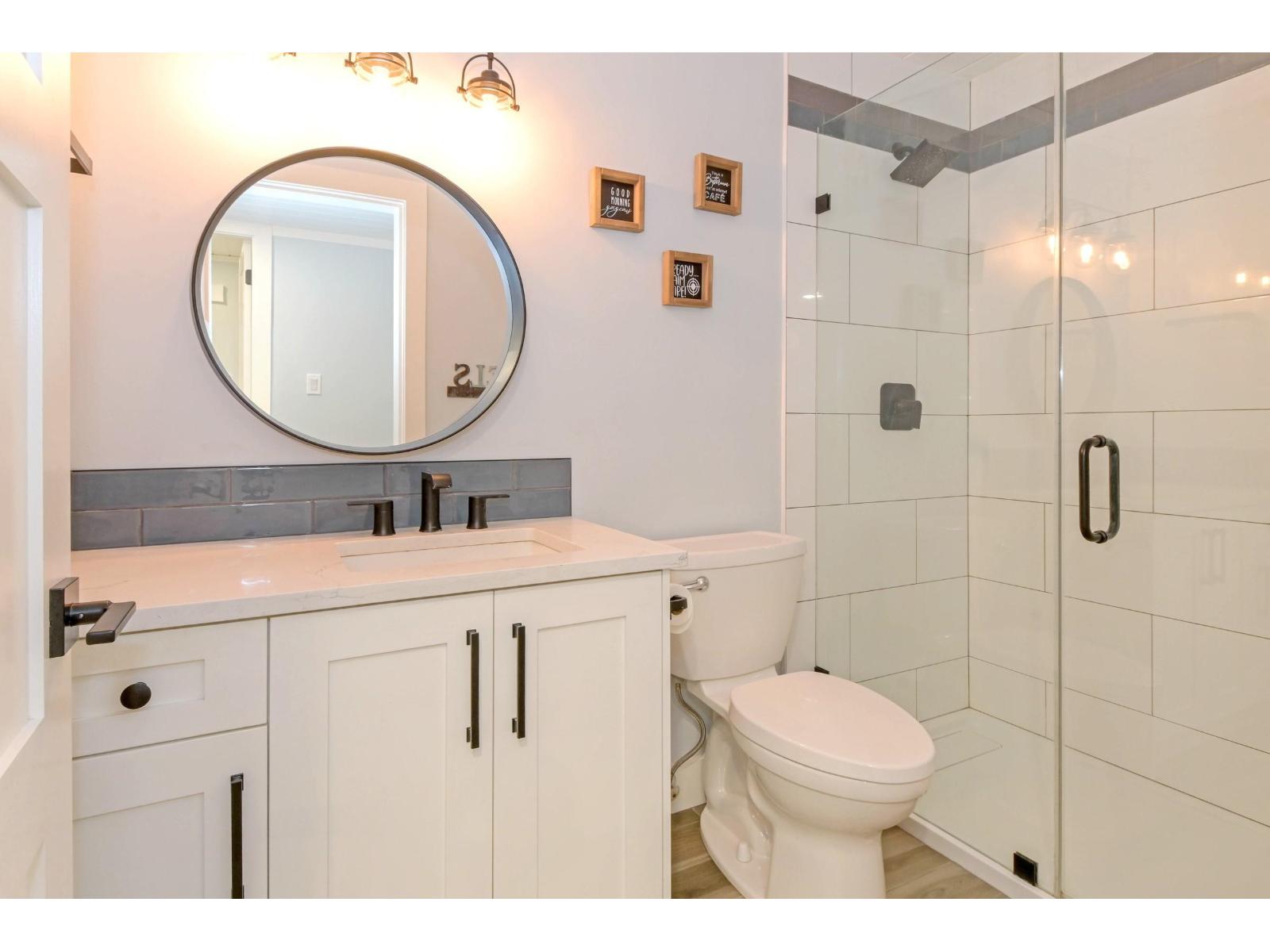 15587 SEMIAHMOO AVENUE, White Rock