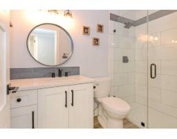 15587 Semiahmoo Avenue, White Rock, BC V4B1V3 Photo 34