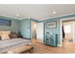 15587 Semiahmoo Avenue, White Rock, BC V4B1V3 Photo 16
