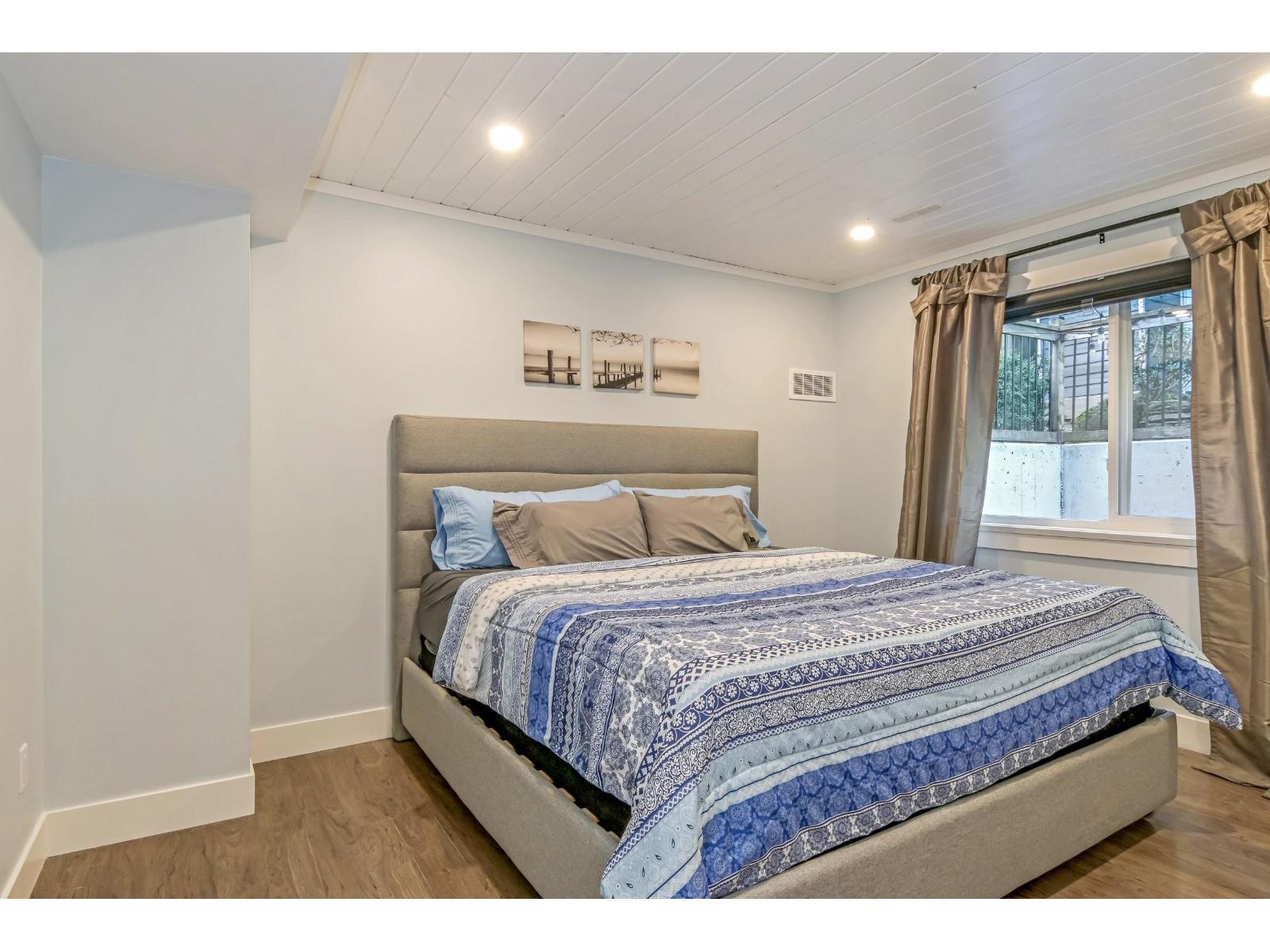 15587 SEMIAHMOO AVENUE, White Rock
