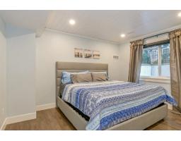15587 Semiahmoo Avenue, White Rock, BC V4B1V3 Photo 32