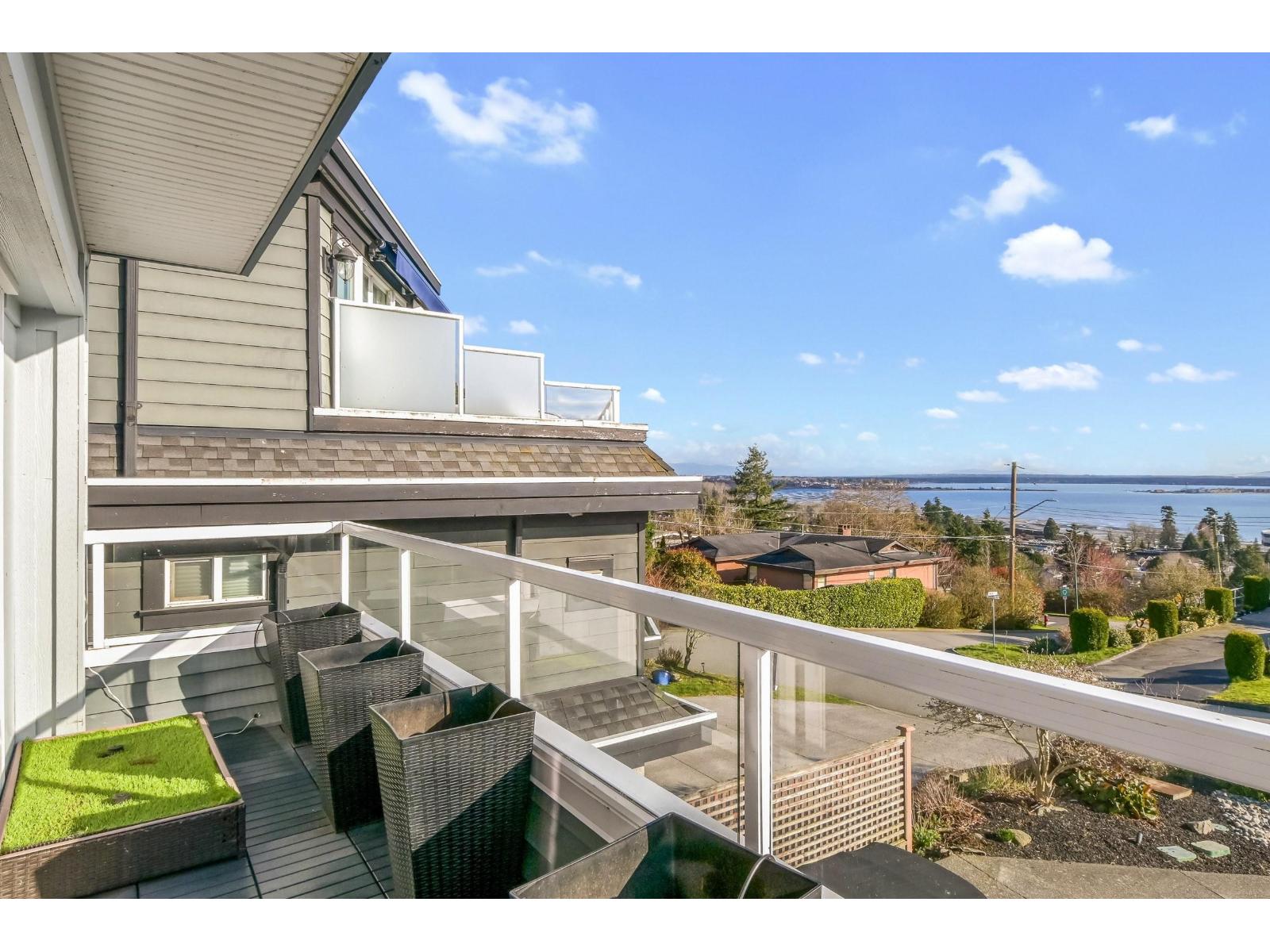 15587 SEMIAHMOO AVENUE, White Rock