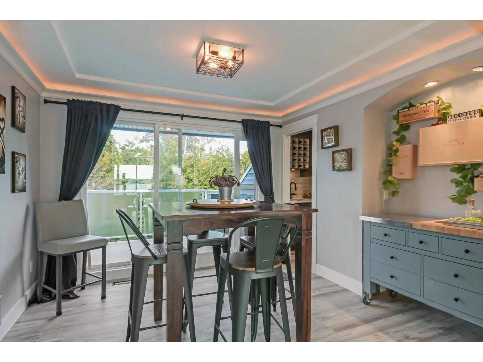 15587 SEMIAHMOO AVENUE, White Rock