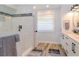 15587 Semiahmoo Avenue, White Rock, BC V4B1V3 Photo 17