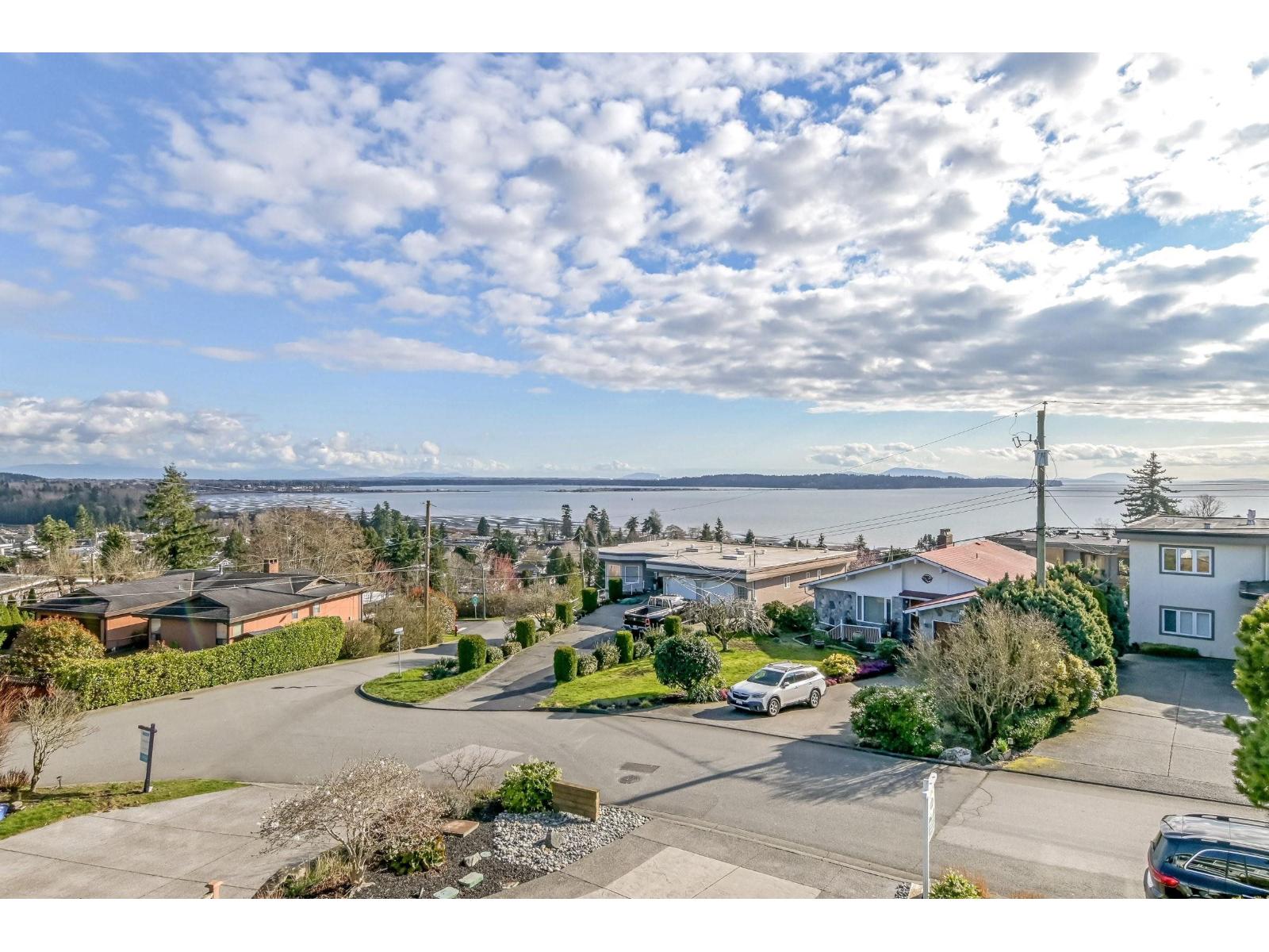15587 SEMIAHMOO AVENUE, White Rock