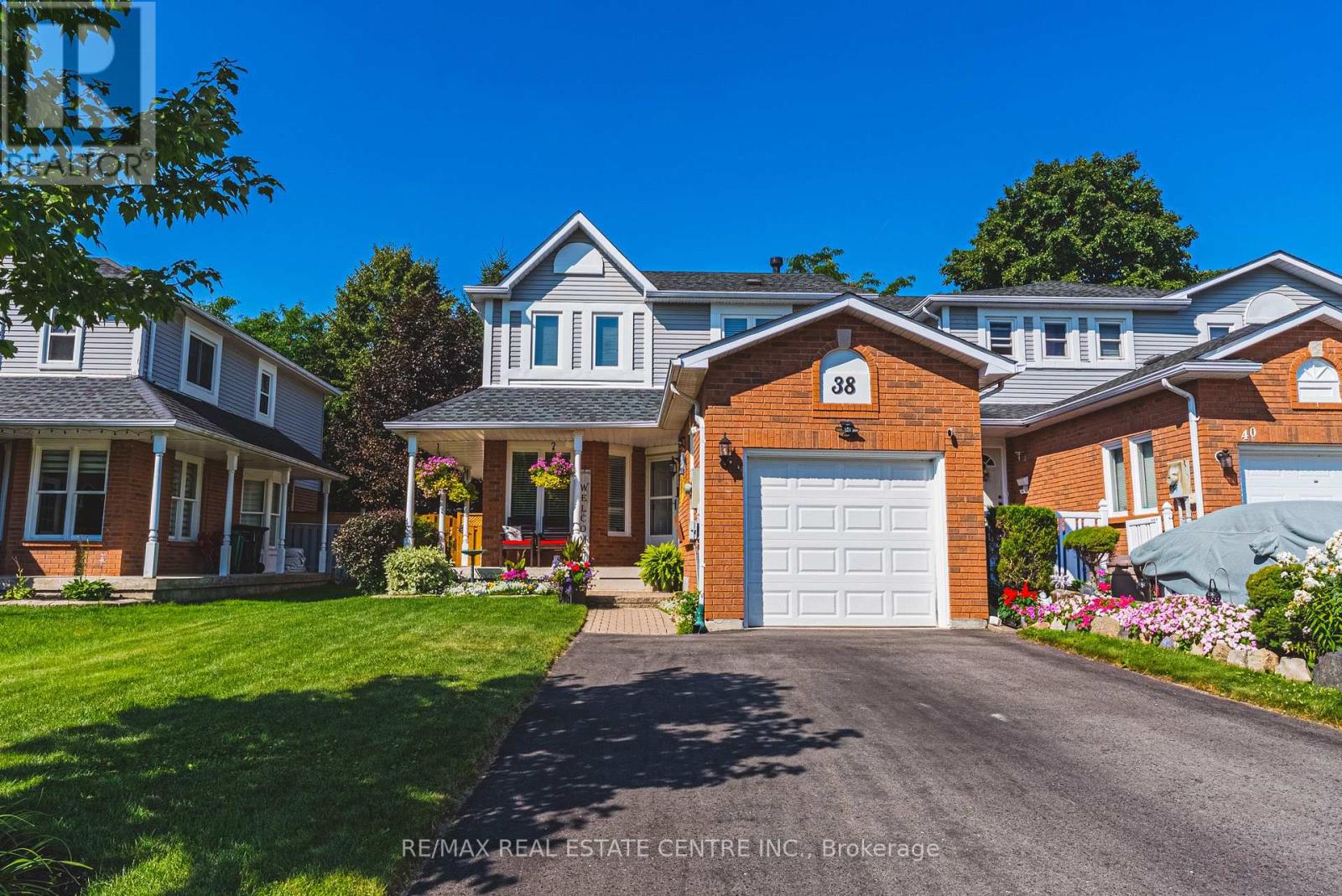 38 FAIRGREEN CLOSE — photo 2