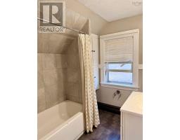 225 Water Street, Shelburne, NS B0T1W0 Photo 24