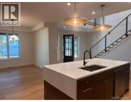 729 Berry Point Rd, Gabriola Island, BC V0R1X1 Photo 15