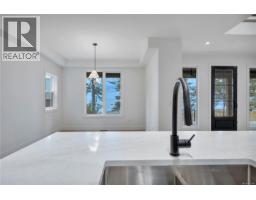 729 Berry Point Rd, Gabriola Island, BC V0R1X1 Photo 16