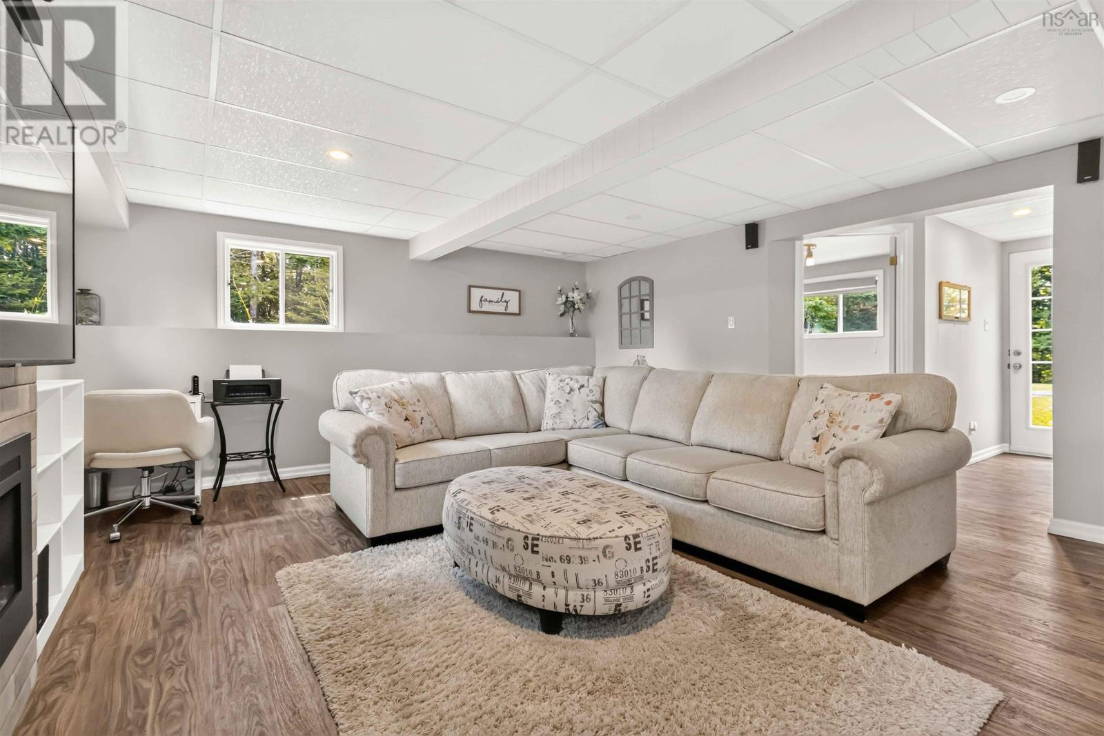 Property 30 of 51 of 174 Silver Road