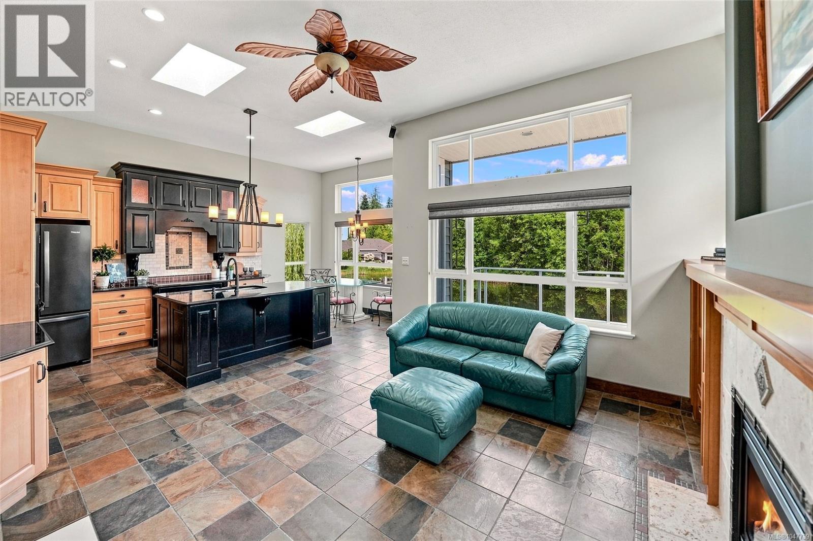 1391 Saturna Dr - Image 4
