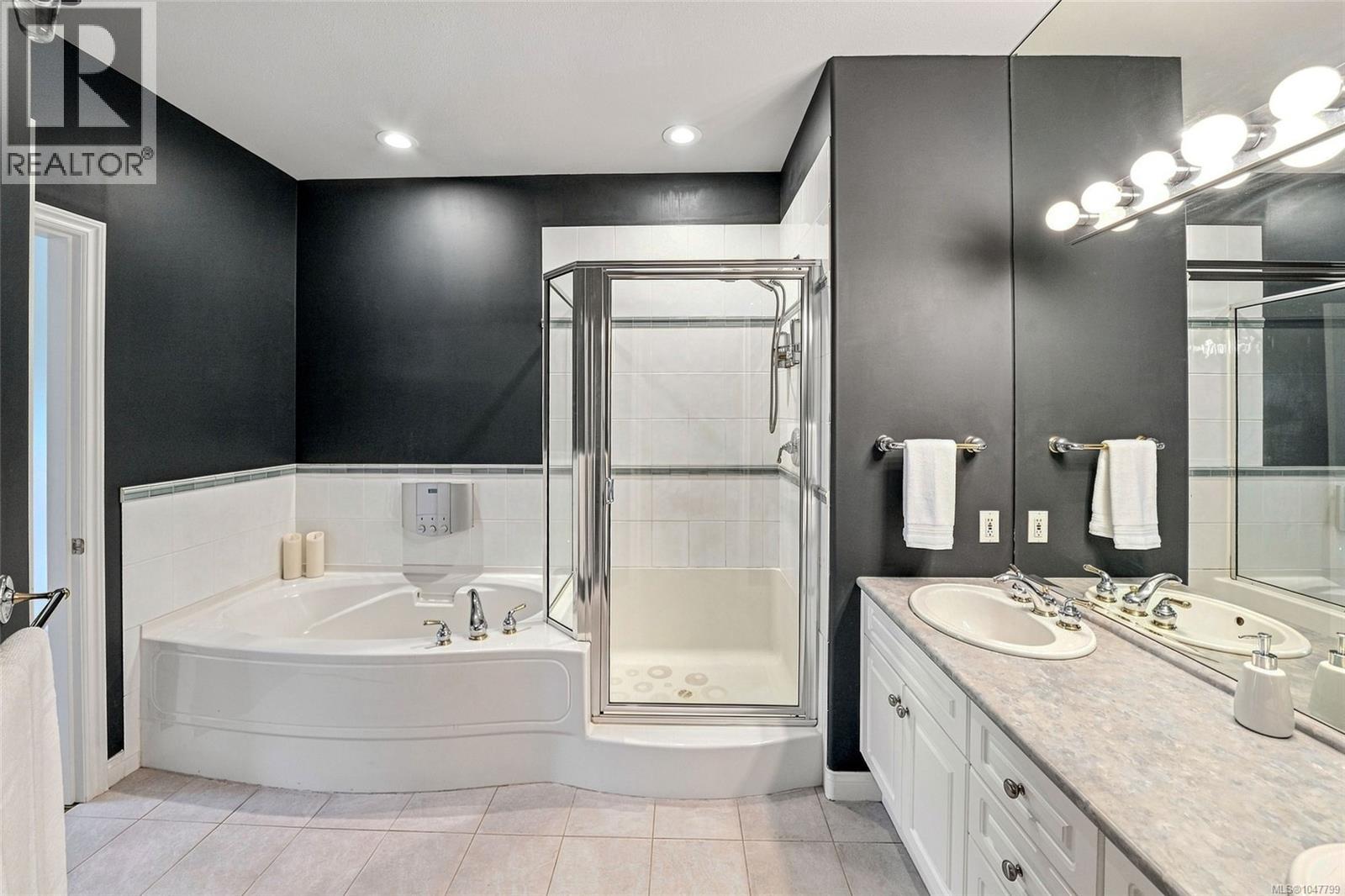1391 Saturna Dr - 43
