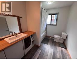 725 3 Highway, Cascade, BC V0H1E0 Photo 18