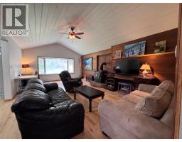 725 3 Highway, Cascade, BC V0H1E0 Photo 11