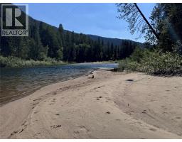 725 3 Highway, Cascade, BC V0H1E0 Photo 40