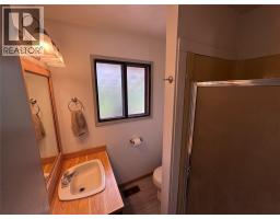 725 3 Highway, Cascade, BC V0H1E0 Photo 17