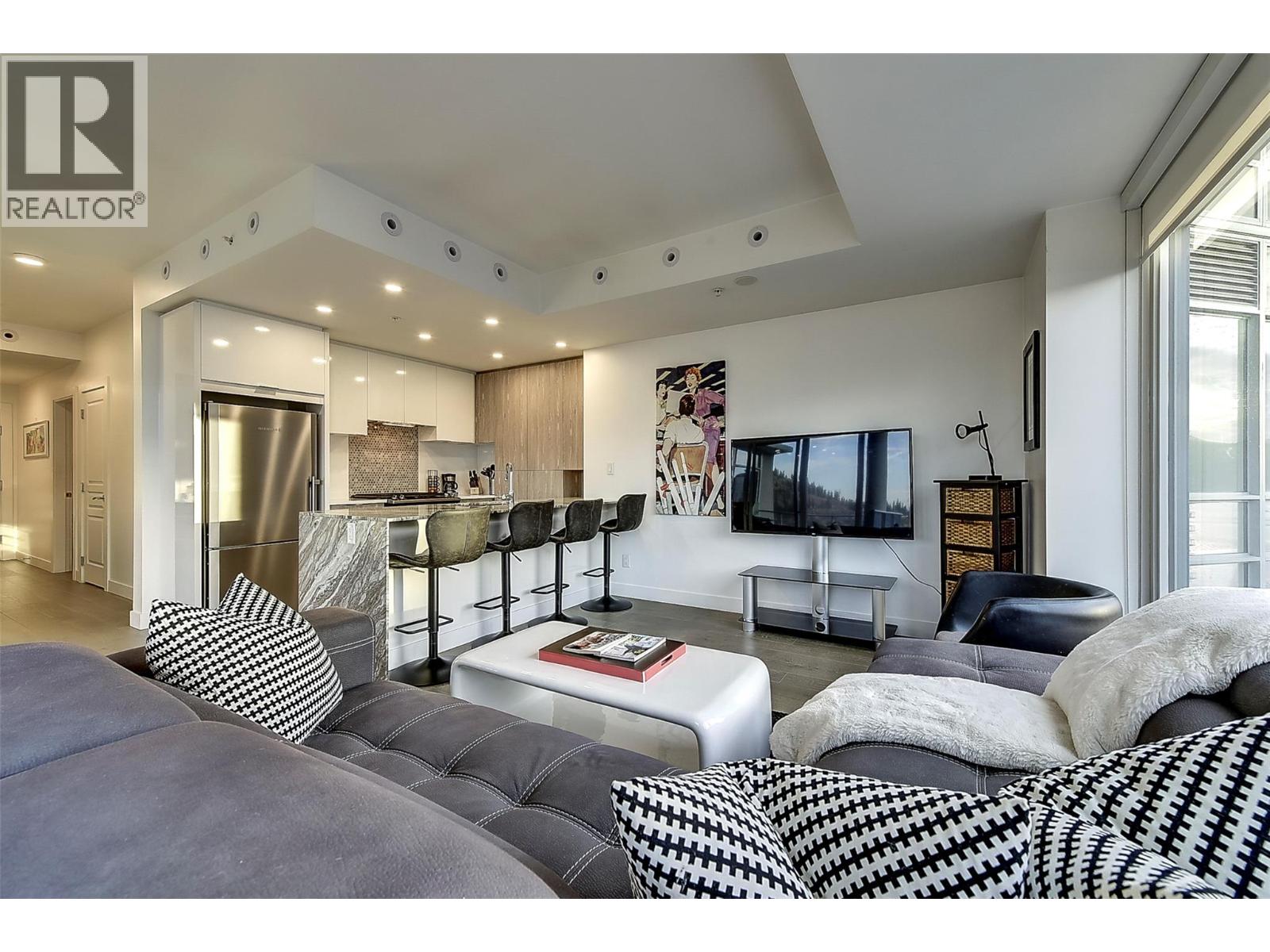1702 1151 Sunset Drive, Kelowna