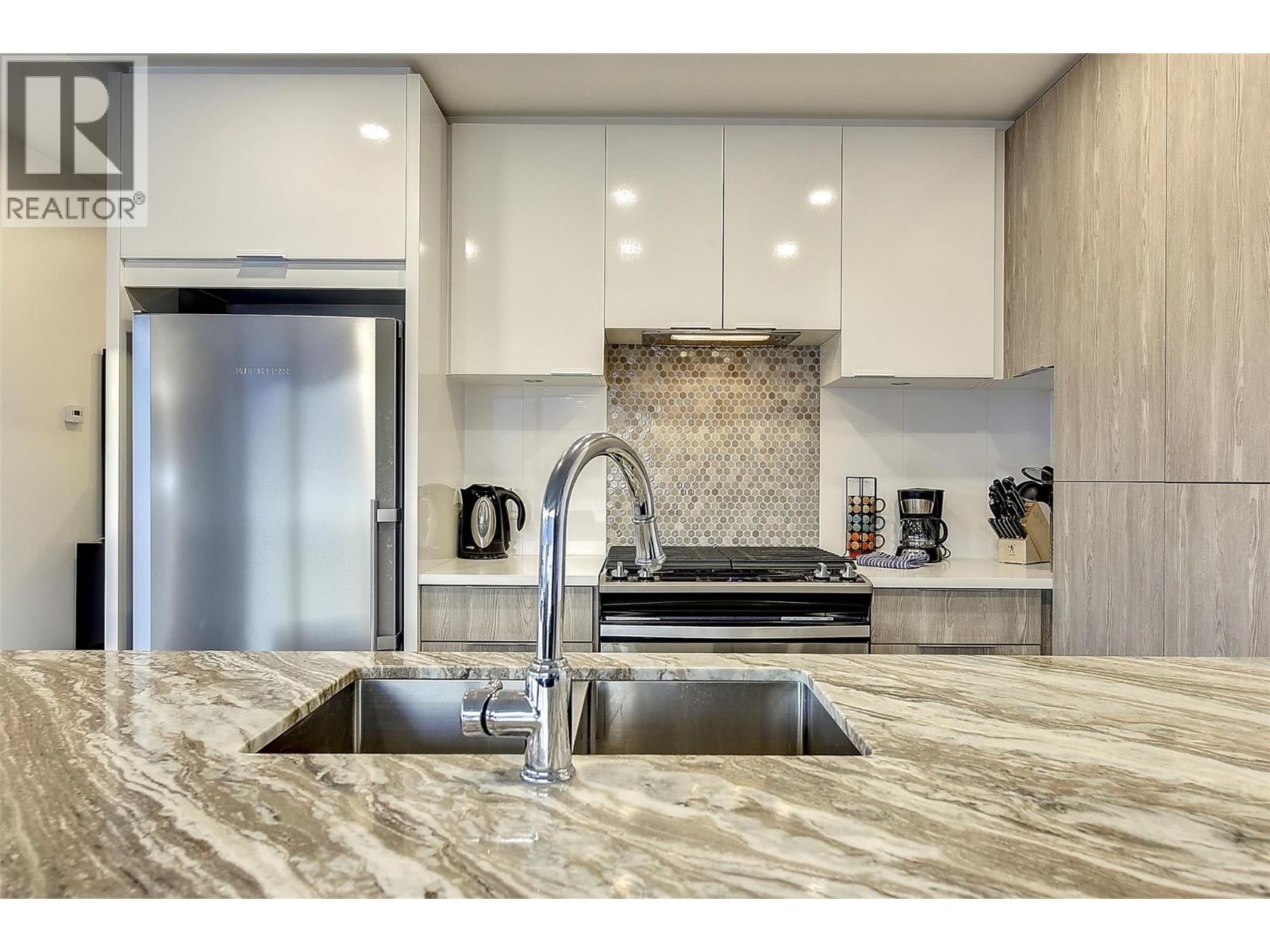 1702 1151 Sunset Drive, Kelowna