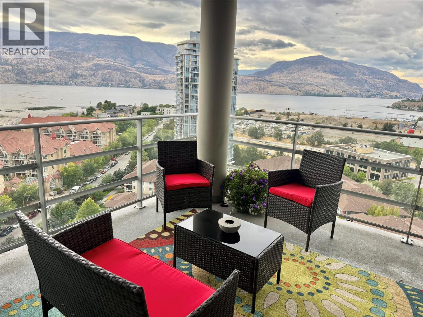 1702 1151 Sunset Drive, Kelowna