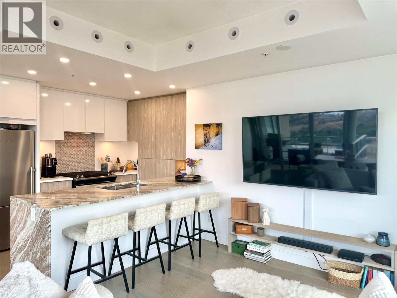 1702 1151 Sunset Drive, Kelowna