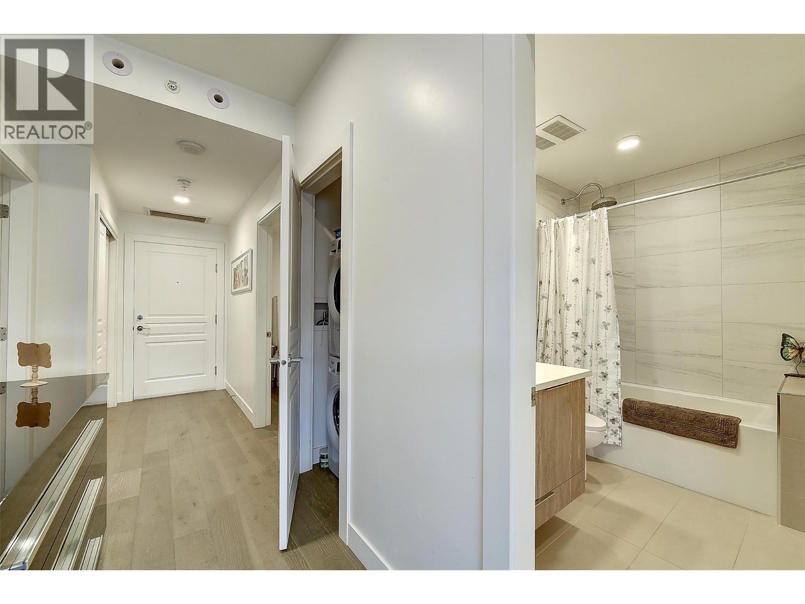 1702 1151 Sunset Drive, Kelowna