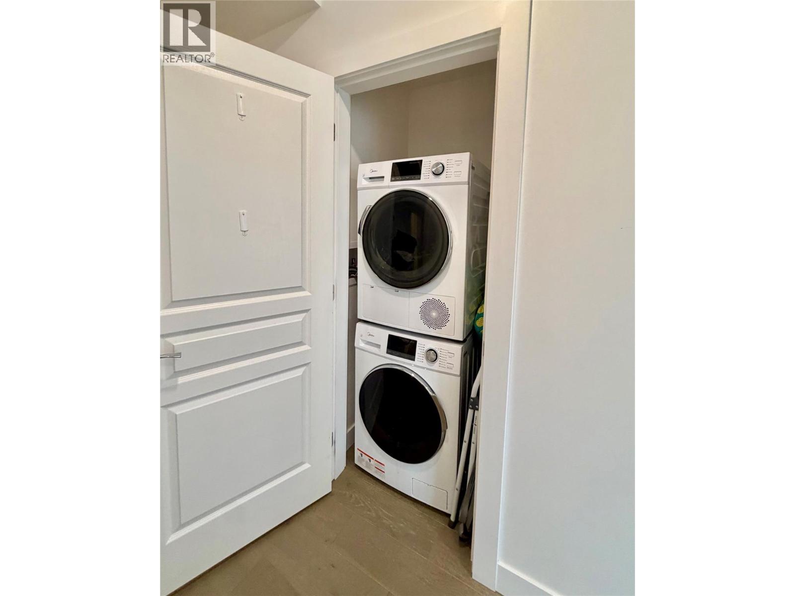1702 1151 Sunset Drive, Kelowna