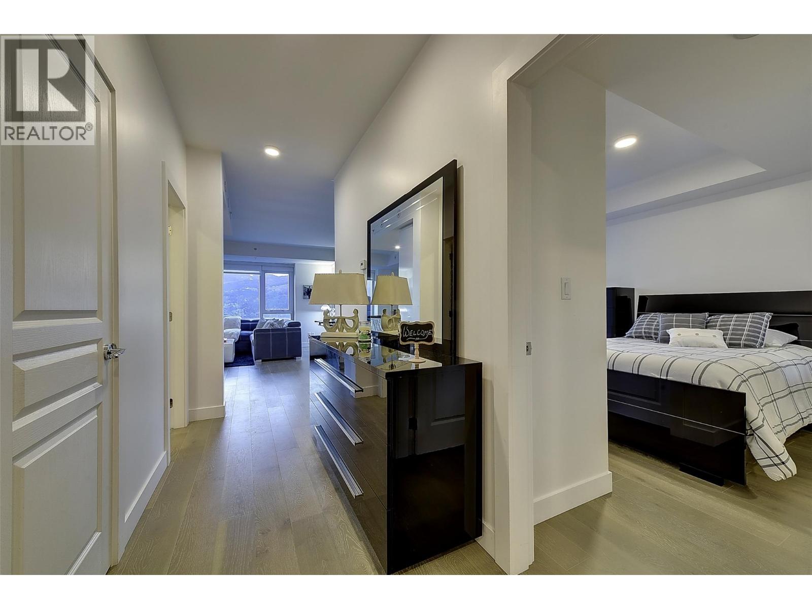 1702 1151 Sunset Drive, Kelowna