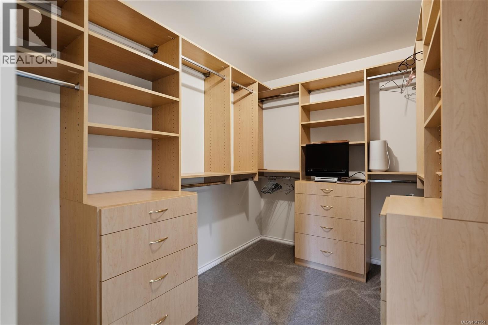 1084 Valewood Trail, Saanich