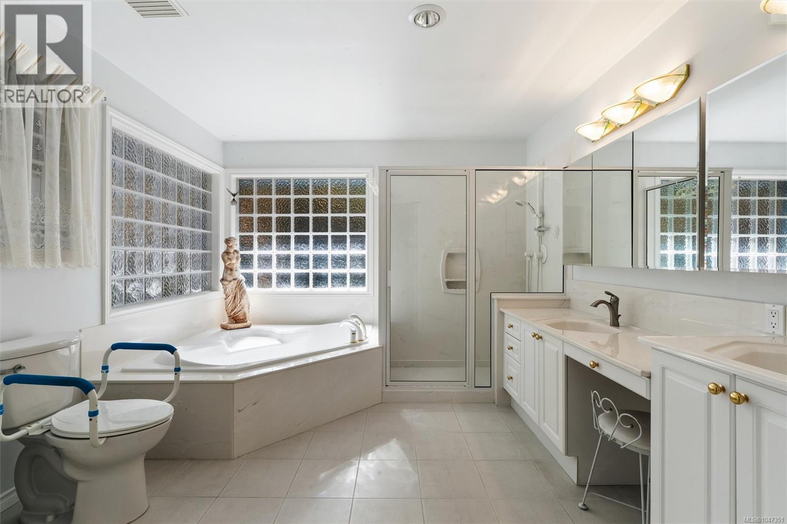 1084 Valewood Trail, Saanich