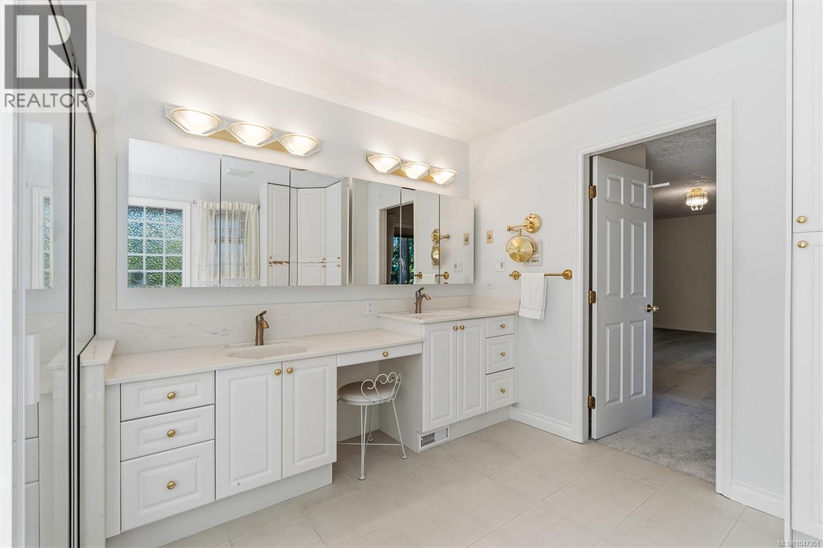 1084 Valewood Trail, Saanich