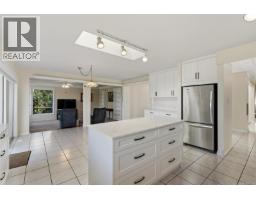 Dining room - 1084 Valewood Trail, Saanich, BC V8X5E3 Photo 15