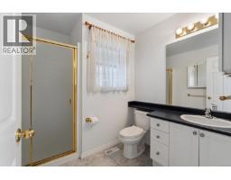1084 Valewood Trail, Saanich, BC V8X5E3 Photo 34