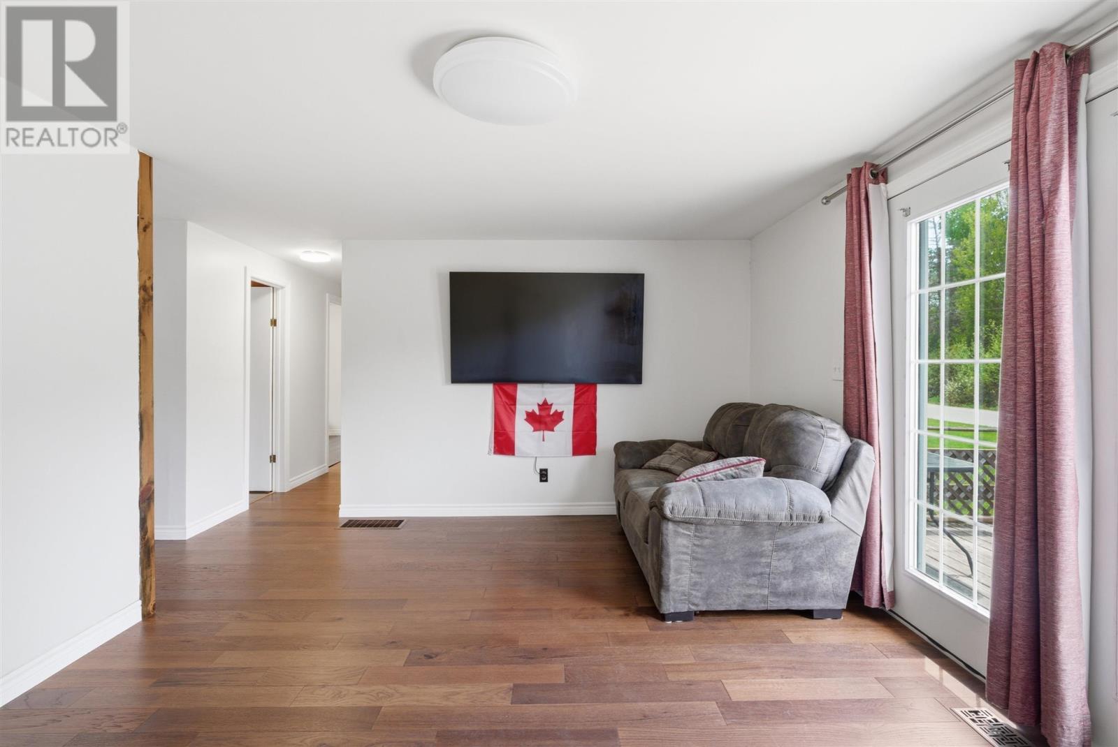21 Eley RD - Image 13