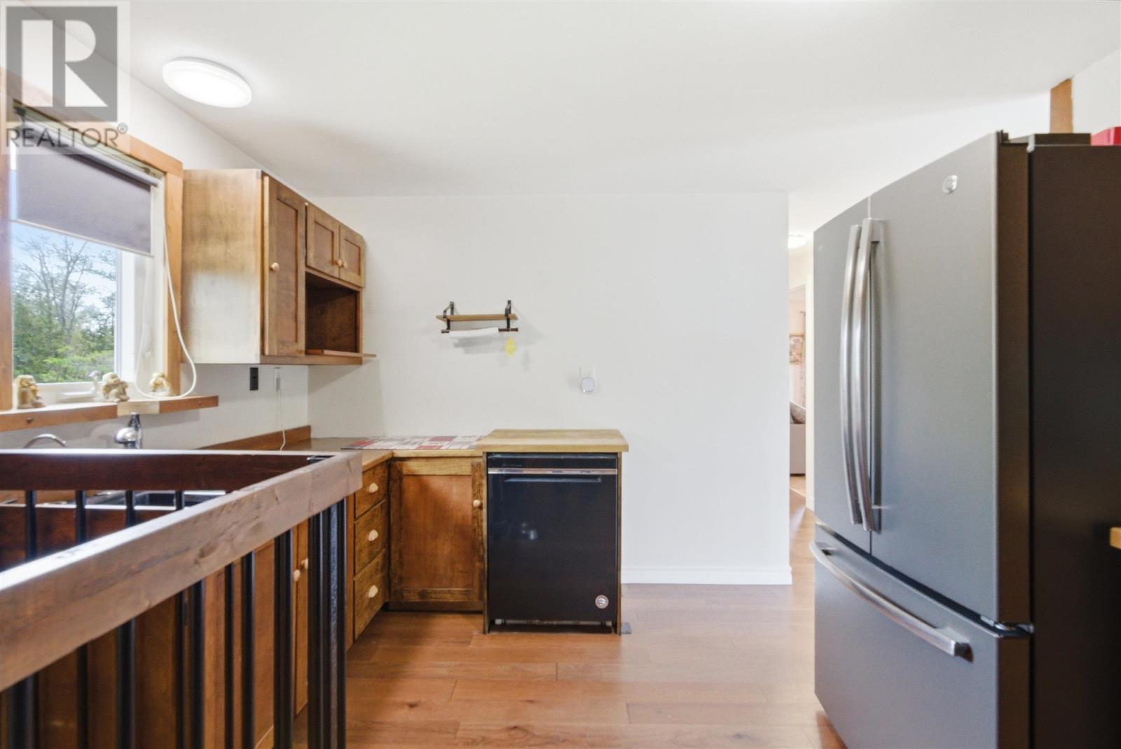21 Eley RD - Image 18