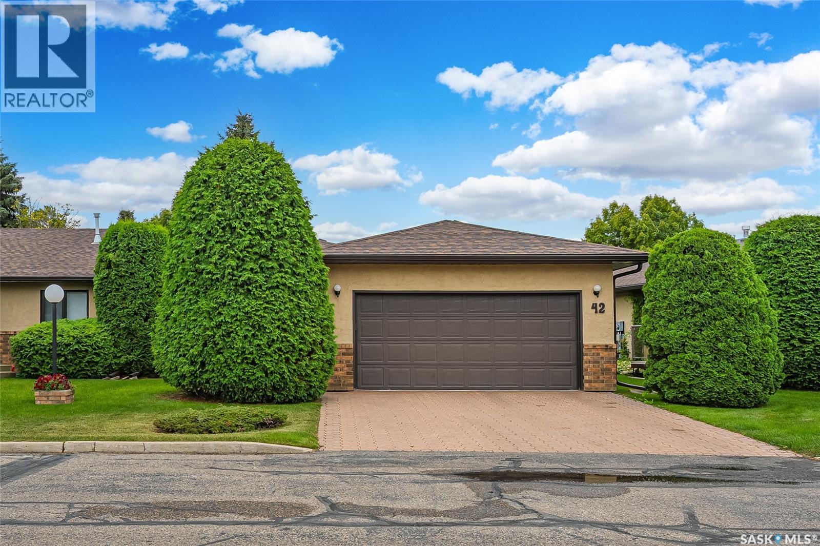 #42 3415 Calder CRESCENT - 1