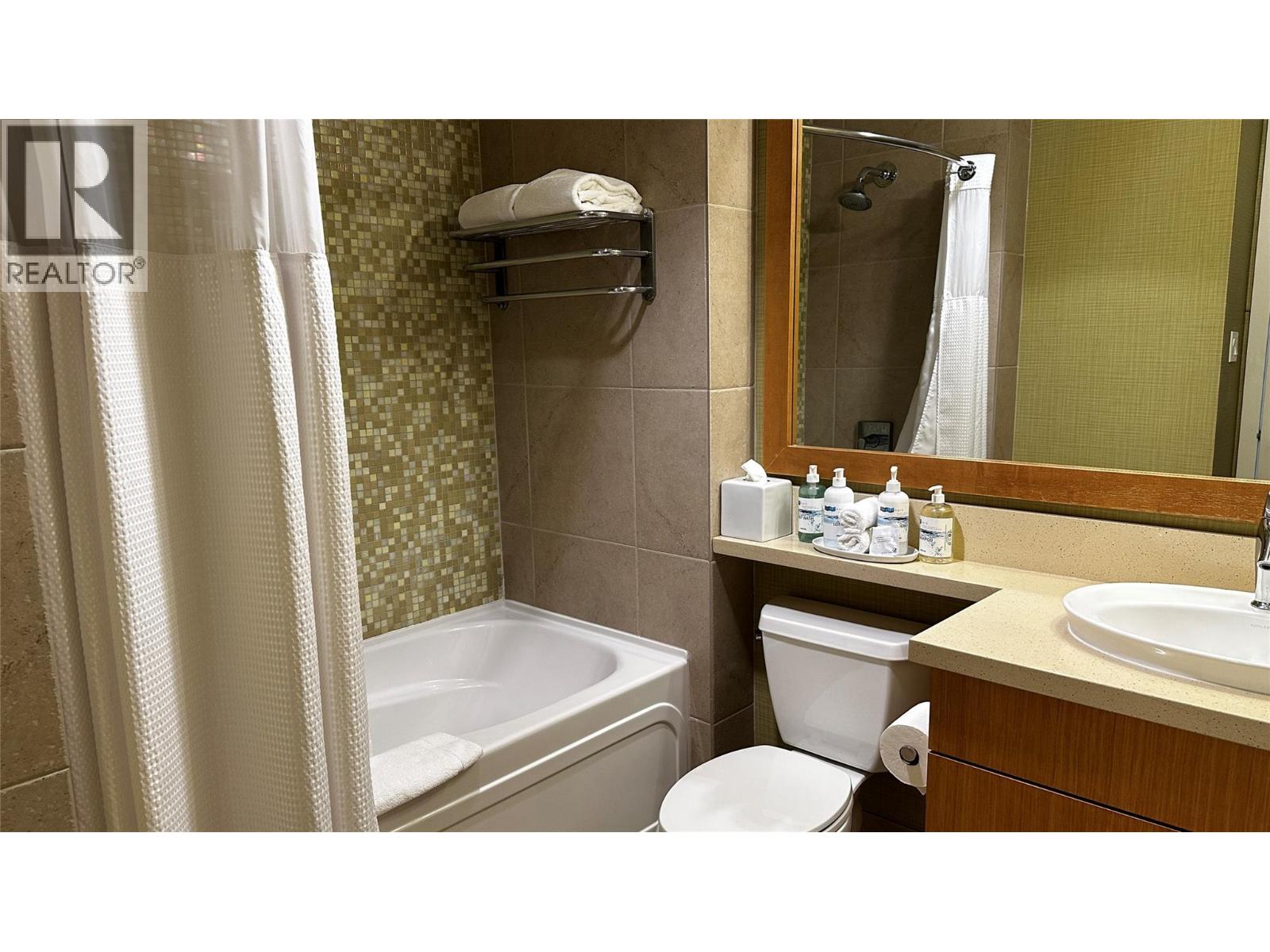 #335 15 Park Place - Image 8