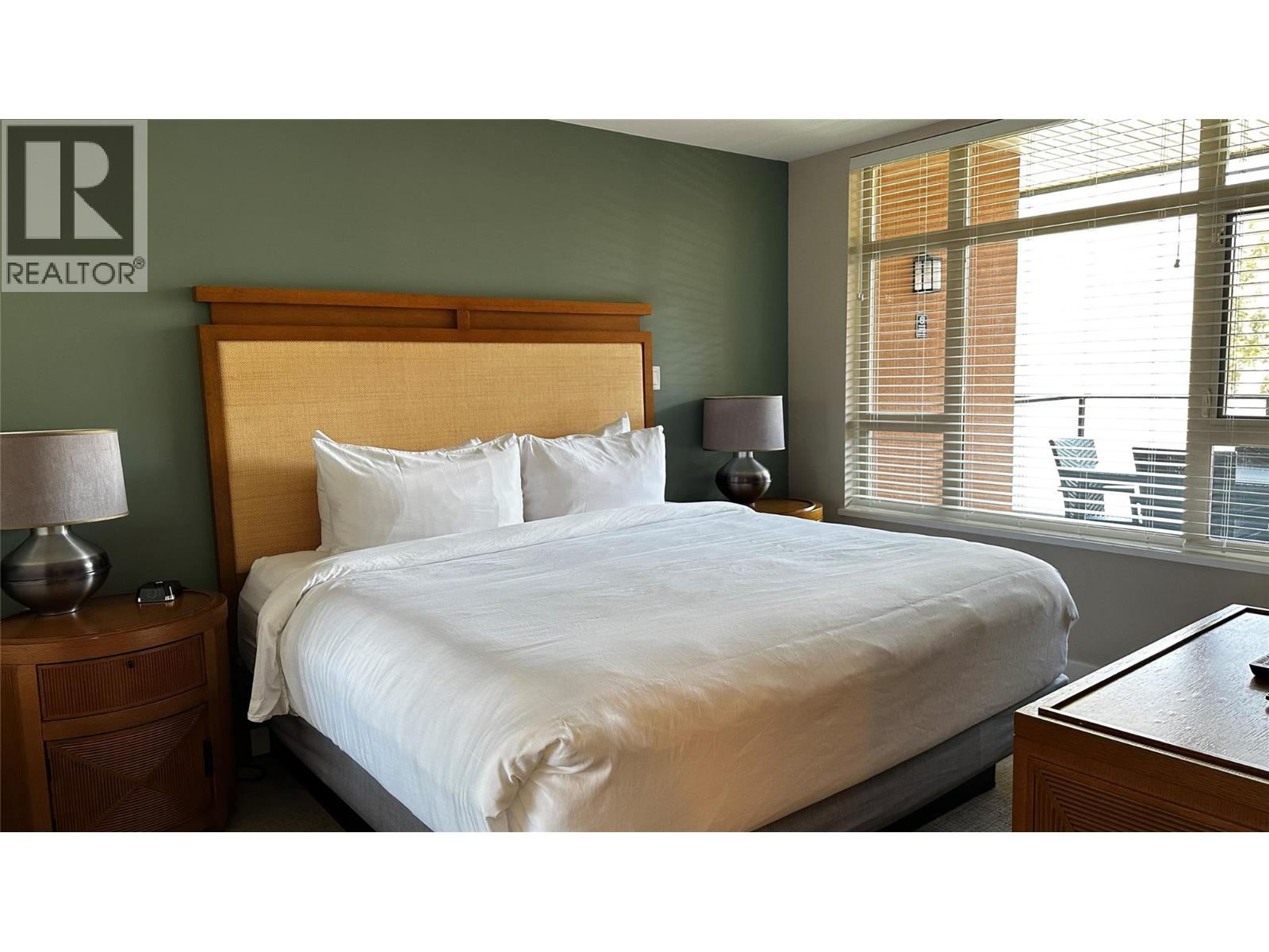 #335 15 Park Place - 4